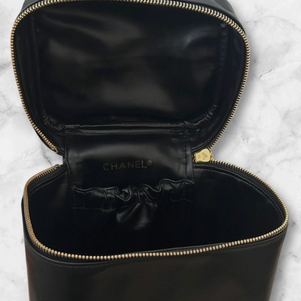 Chanel Vanity Bag - image 7